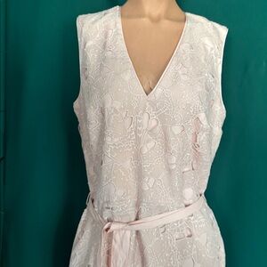 Elegant White Lace Sleeveless Dress
